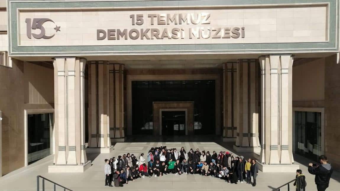 Öğrencilerimizle 15 Temmuz Demokrasi müzesini gezdik. 