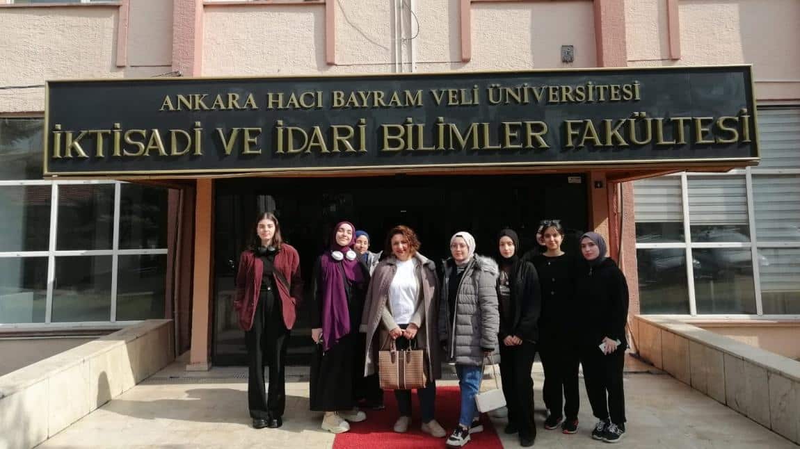 Rehber Öğretmeni Aslıhan Duran Akça üst Öğretim kurumlarının tanıtılması a yönelik olarak 12.sınıf öğrencilerimize  Hacı Bayram Veli Üniversitesine gezi düzenlemiştir.