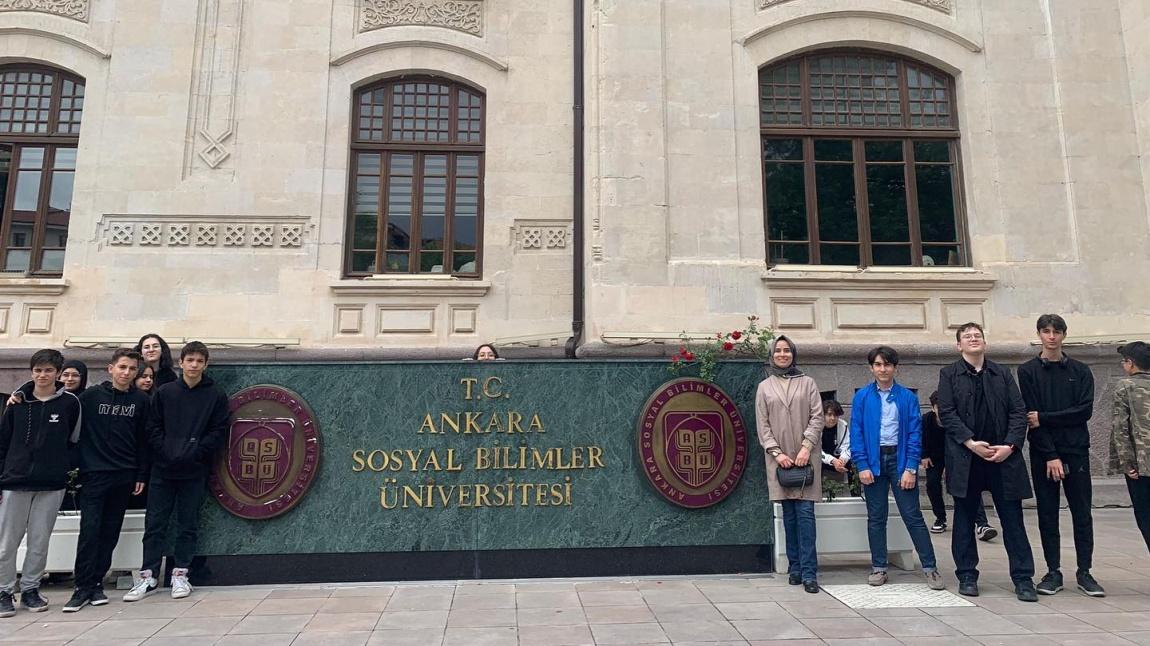 Hikmet projesi kapsamında öğrencilerimiz İHL Meslek Dersleri Öğretmenimiz Latife Çakır Durdu Rehberliğinde Ankara Sosyal Bilimler Üniversitesini gezdi.